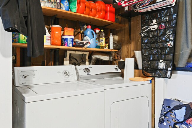 Building Photo - 2380 Middleton Ct