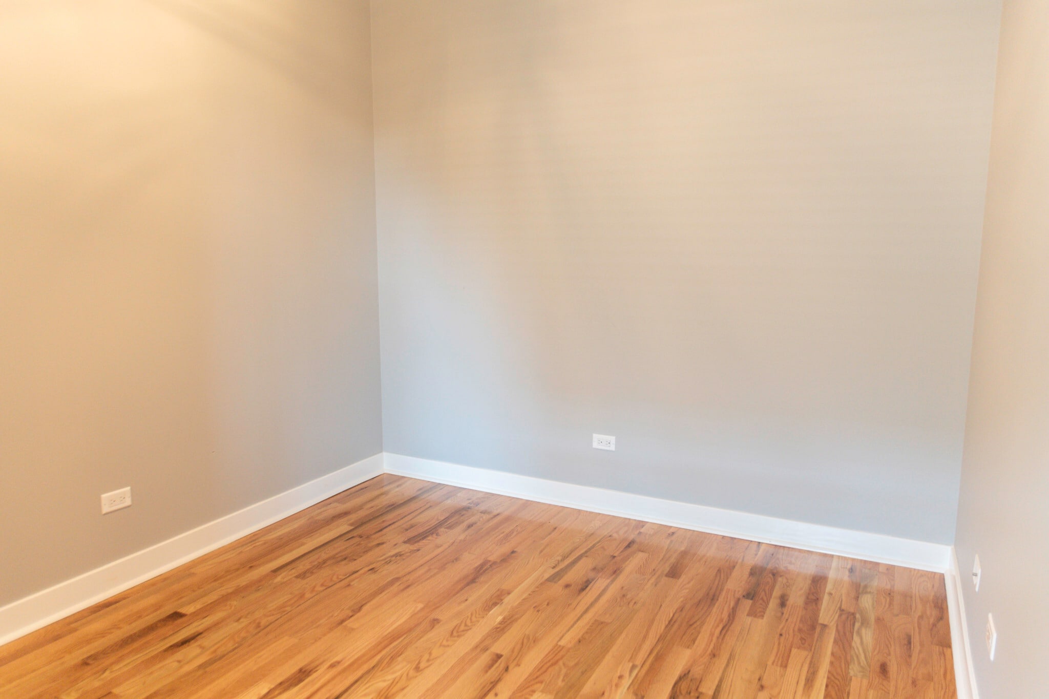 Building Photo - 1929 W Montrose Ave