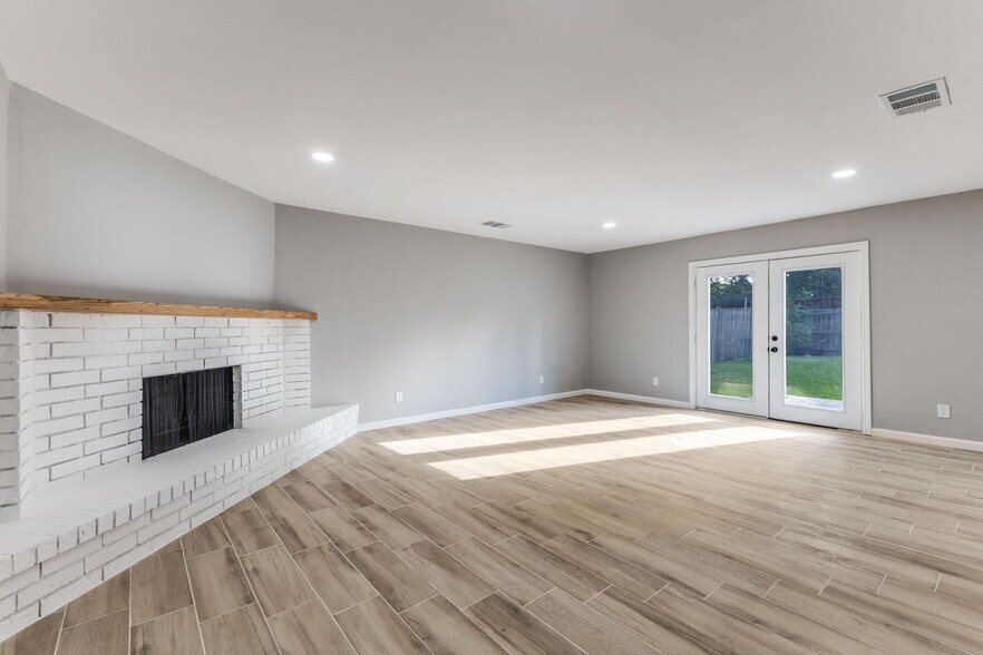 Building Photo - 5710 Ridgecove Dr