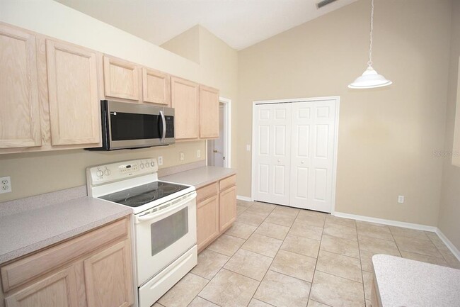 Building Photo - 32 Ryding Ln