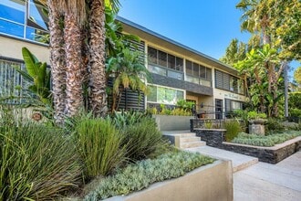 Building Photo - Stunning 2+2 in a mid-century complex