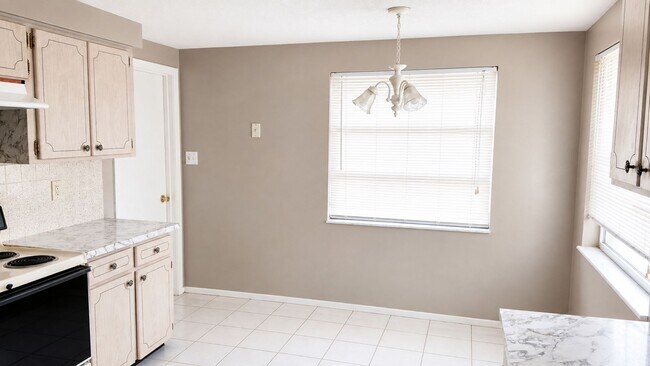 Building Photo - 4080 Redwing Dr