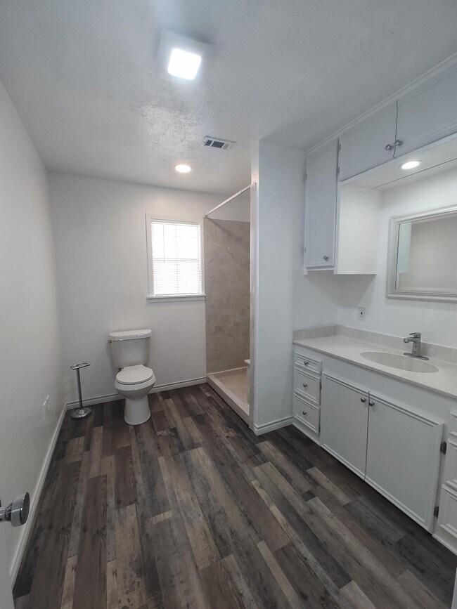 Building Photo - 105 Lumberton Dr