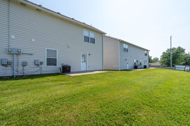Building Photo - 2405-2407-2407 Northampton Dr