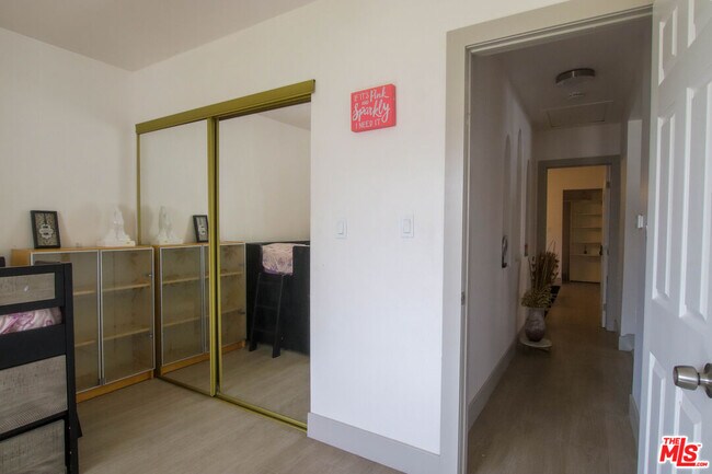 Building Photo - 2223 W 78th Pl