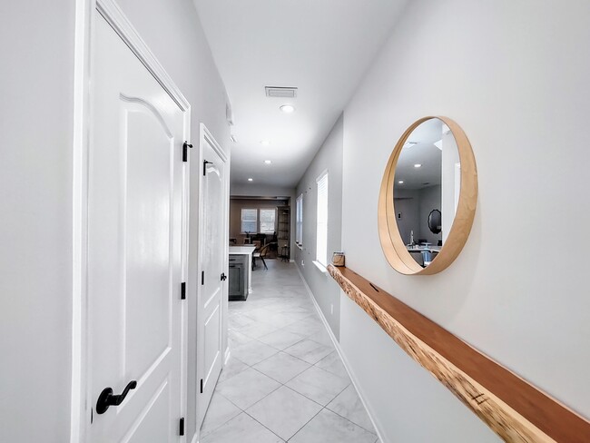 Building Photo - 253 Bella Dr