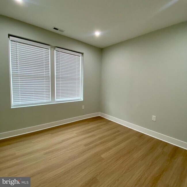 Building Photo - 3701 9th St NW