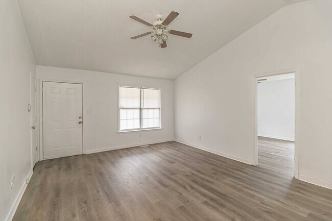 Building Photo - *Cute 3 BR 2 BA Home in Goldsboro* Minutes from SJAFB