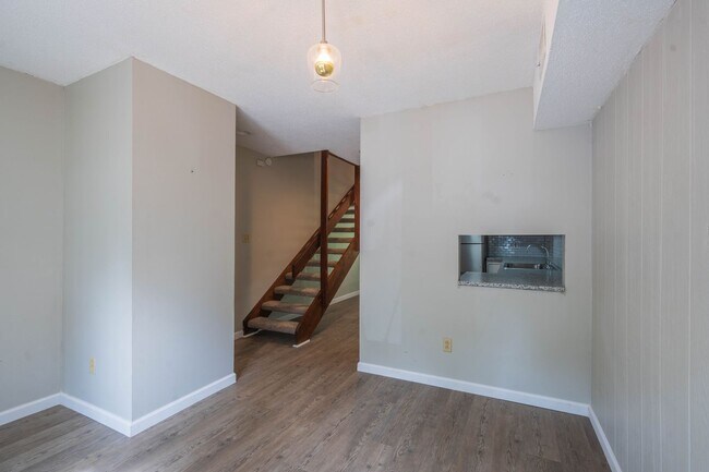 Building Photo - 115 Beechnut St