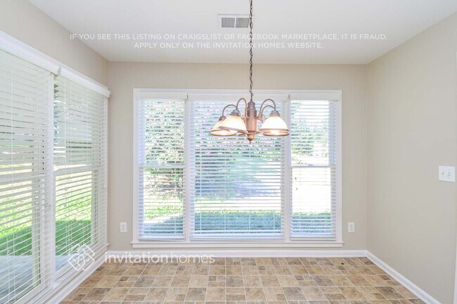 Building Photo - 1840 Country Crest Way
