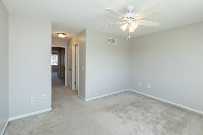 Building Photo - CHARMING TOWNHOME!! 2 Bedroom, 3 Bathroom Townhome in Ankeny!