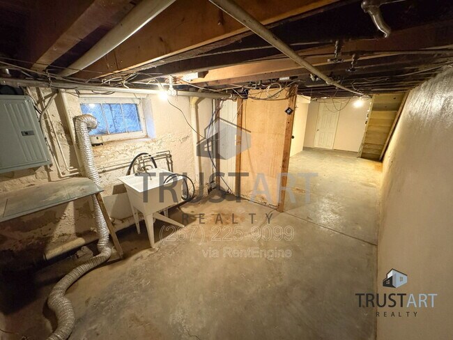 Building Photo - 5719 N Howard St