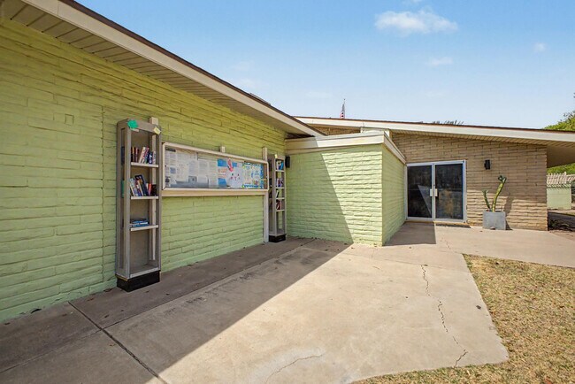 Building Photo - 4522 N 15th Ave