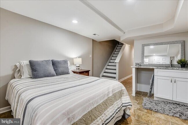 Primary Photo - 320 Albemarle St