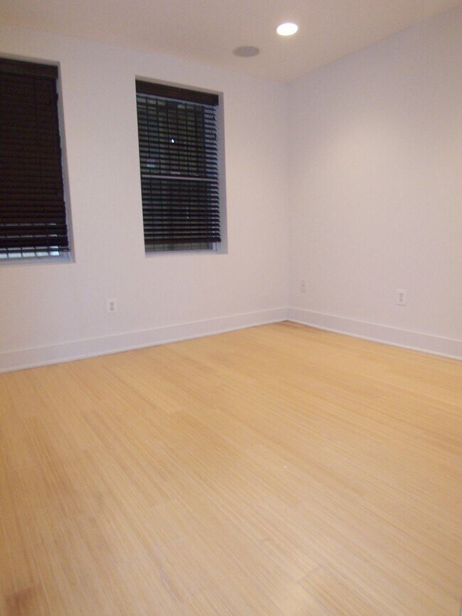 Building Photo - 2BR/2BA Apartment - Logan Circle with private patio