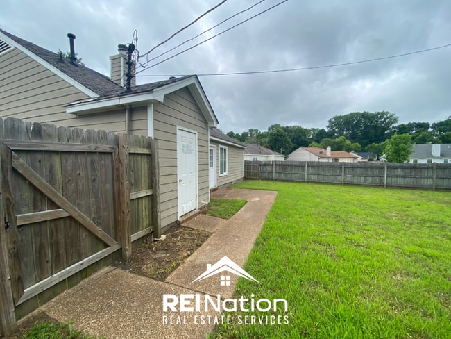 Building Photo - MILLINGTON STUNNER! 3BR/2BA | Vaulted Ceilings & Vinyl Plank Floors | Fenced Yard!