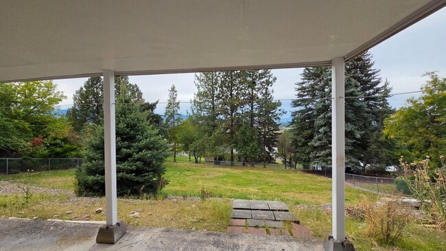 Building Photo - 411 Westview Dr