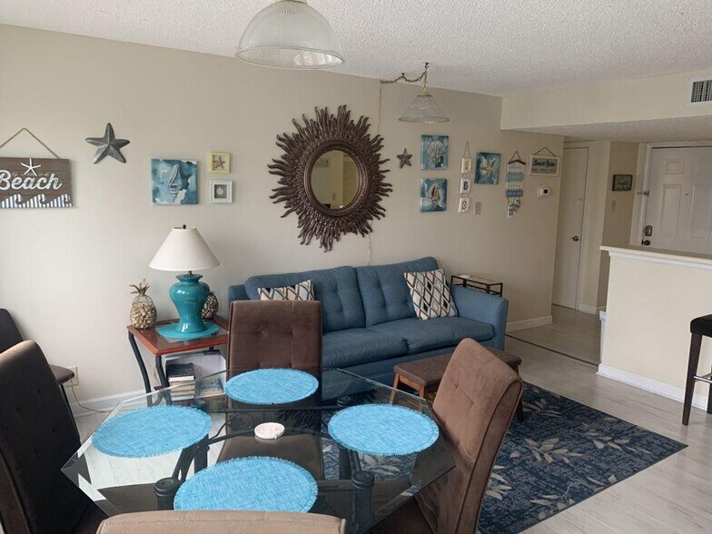 Building Photo - 983 Cayman Ct