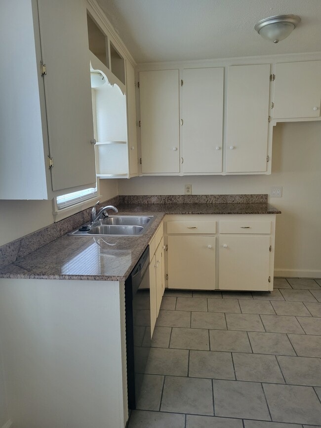 Building Photo - 3506 S Jamestown Ave