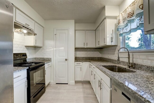 Building Photo - 219 Greenshire Dr