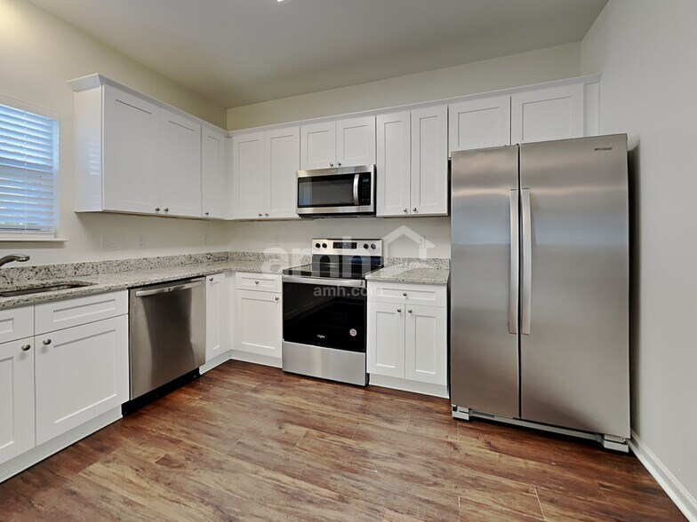 Building Photo - 4210 Lindsey Ln