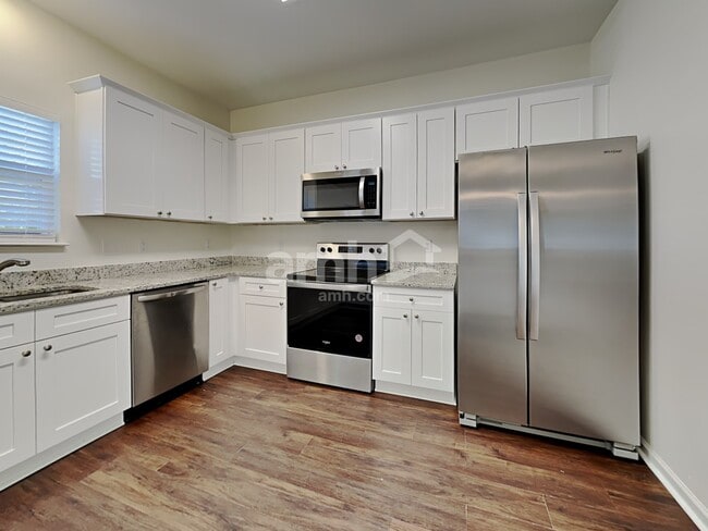 Building Photo - 4210 Lindsey Ln