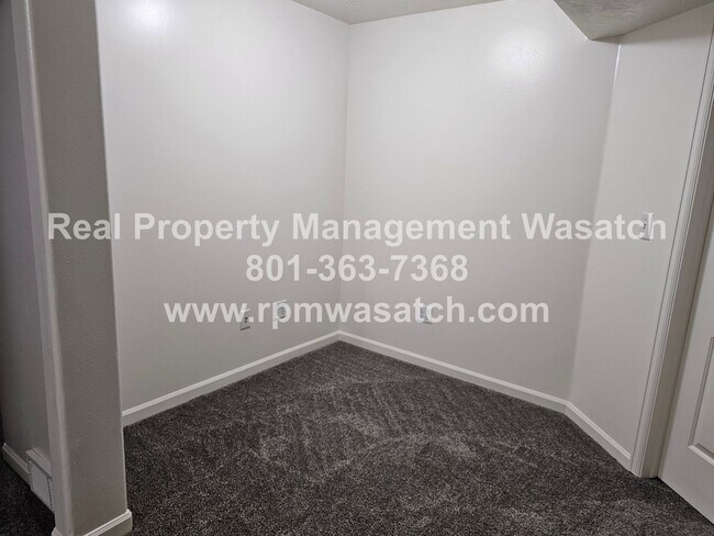 Building Photo - Come Check Out This Newly Updated 5 Bedroom 3 bathroom Home in South Jordan!