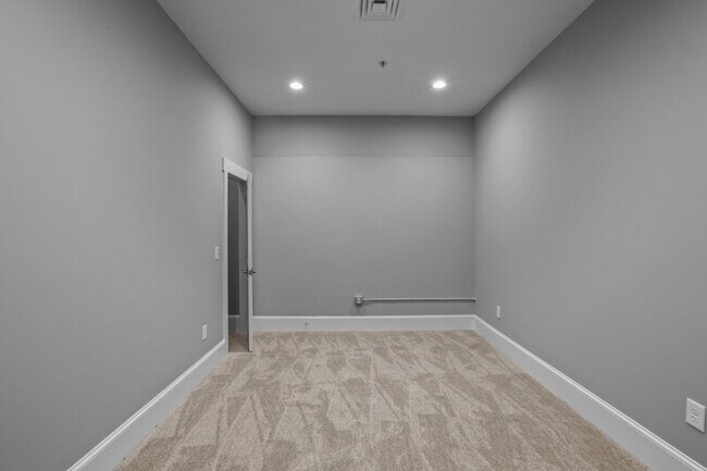 Building Photo - 157 N Howard St