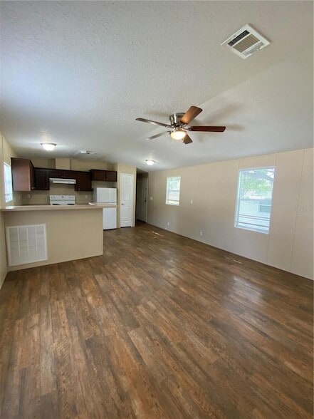 Building Photo - 37412 Carringer Rd