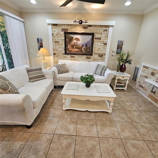 Building Photo - 8110 Villa Grande Ct