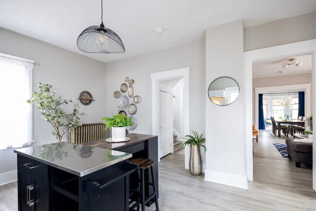 Building Photo - 6011 Ellen Ave