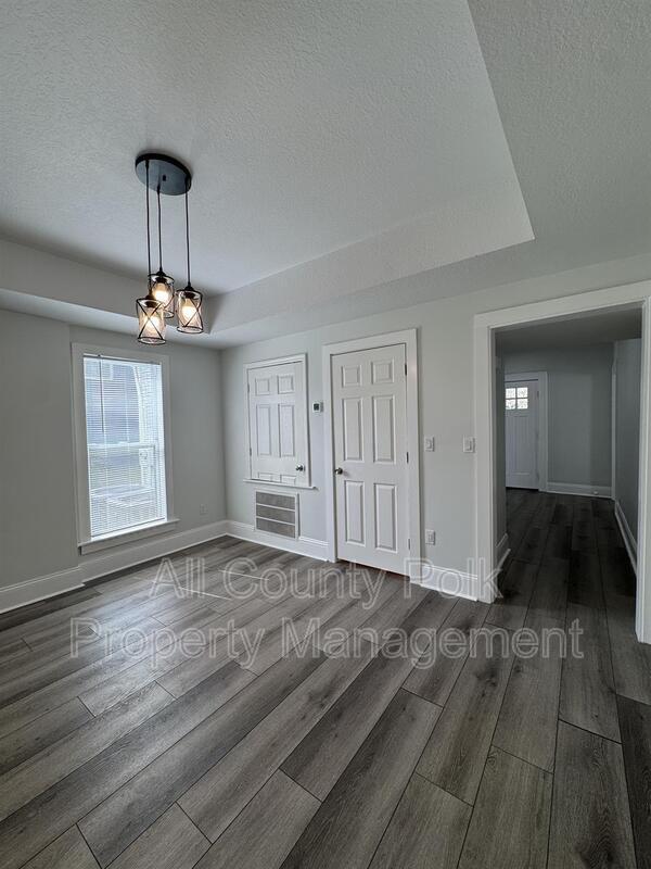 Building Photo - 1044 W Lime St
