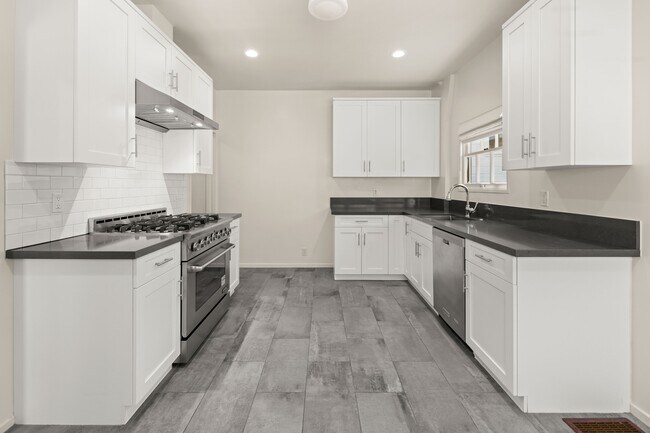 Building Photo - 875 San Ysidro Rd