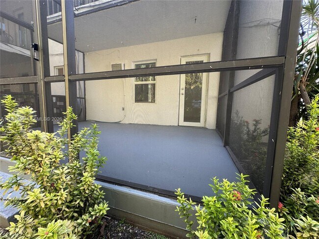 Building Photo - 1385 NE 105th St