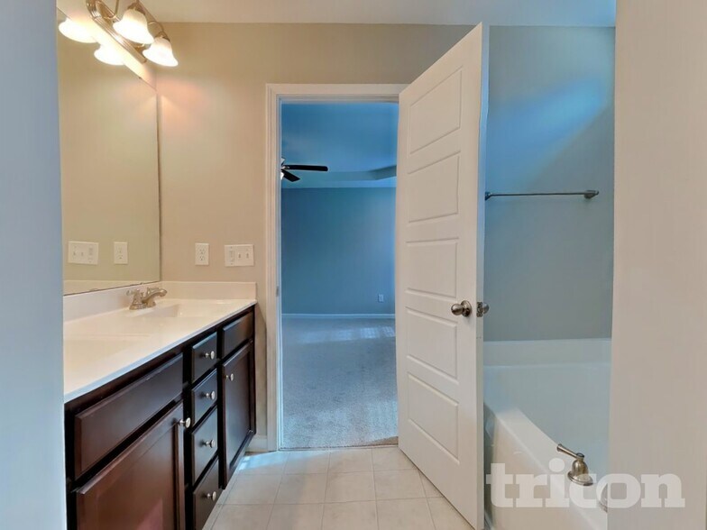 Building Photo - 81 W Lumber Ct