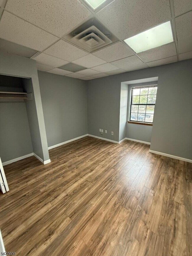 Building Photo - 350 S Sparta Ave