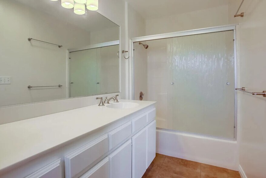 Building Photo - 803 El Carmel Pl