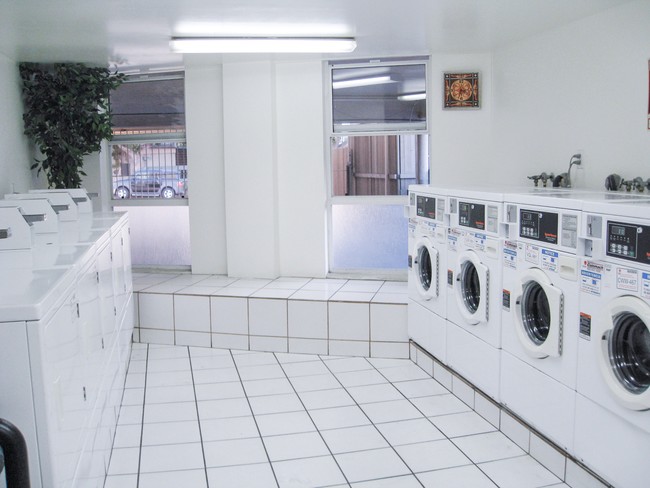 on-site laundry - 2311 4th St