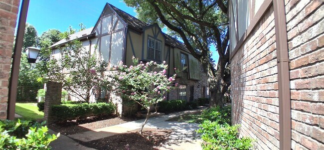 Building Photo - 14703 Barryknoll Ln