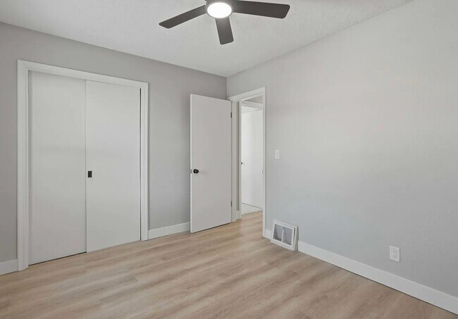 Building Photo - 403 Highland Dr