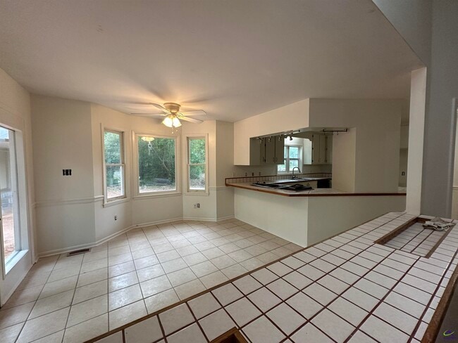 Building Photo - 124 Glen Oaks Rd