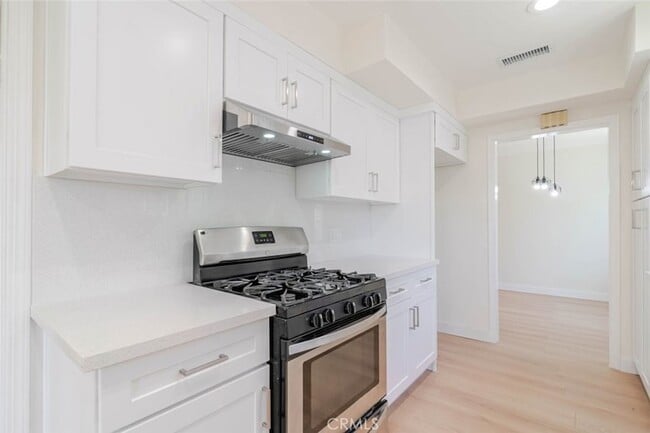 Building Photo - 11246 Saticoy St