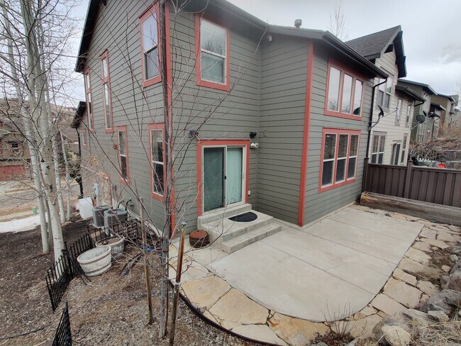 Building Photo - 13287 Alexis Dr