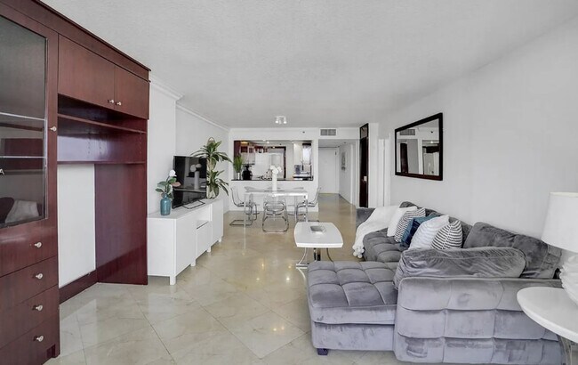 Building Photo - 1717 N Bayshore Dr