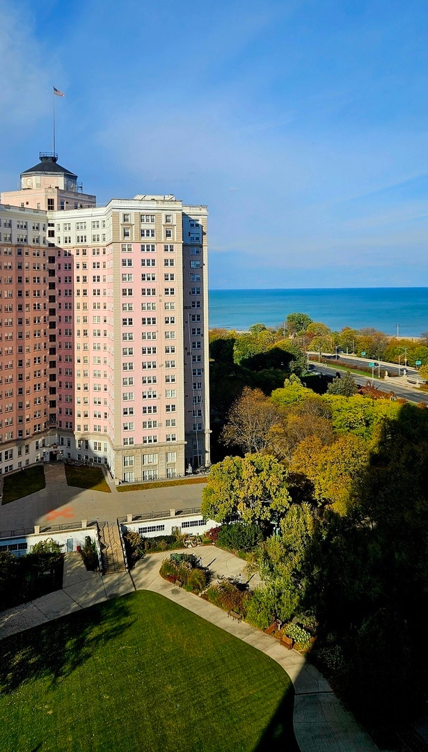 Building Photo - 5455 N Sheridan Rd