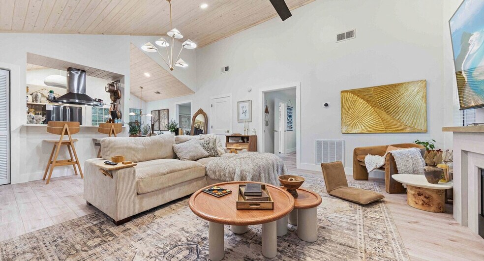 Building Photo - 33 Santana Dr