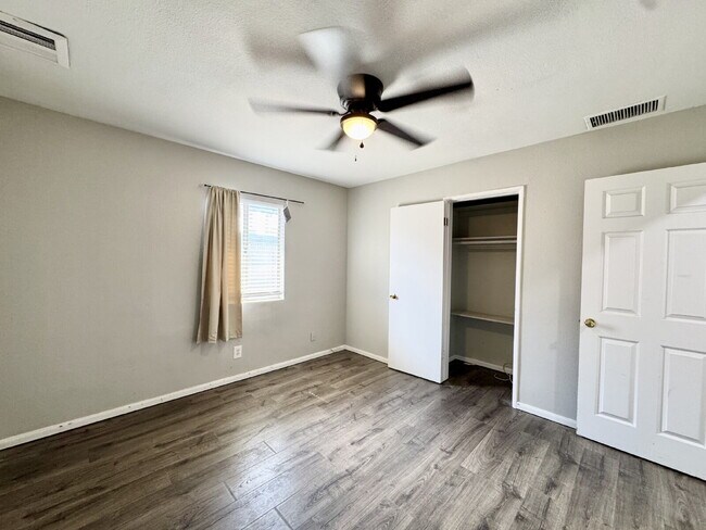 Building Photo - Adorable 3BD Vintage Henderson Home w/ Mod...