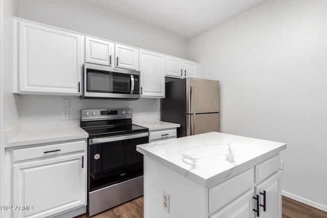 Building Photo - 9550 E Thunderbird Rd