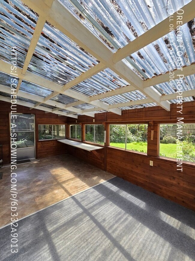 Building Photo - 126 N Holiday Ln