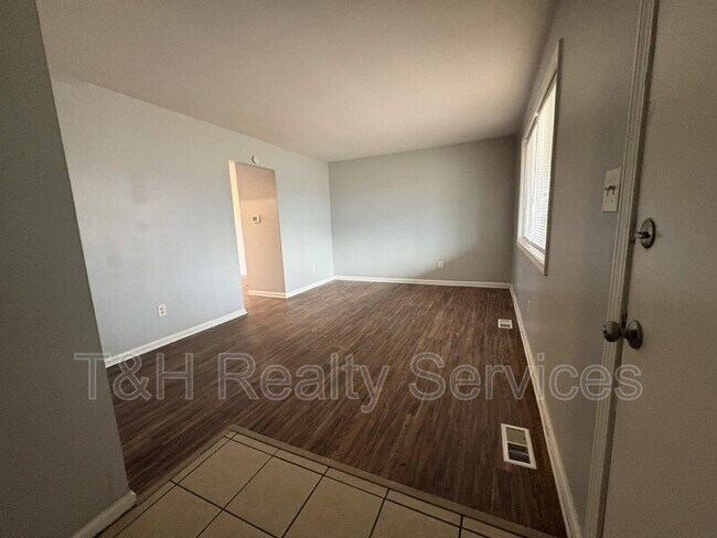 Building Photo - 10204 Catalina Dr